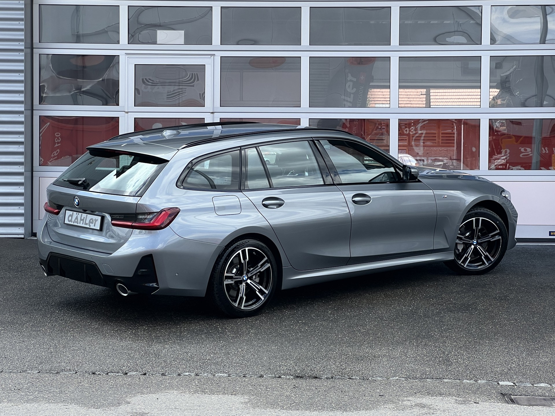 BMW 330i Touring xDrive Steptronic M Sport-image-2