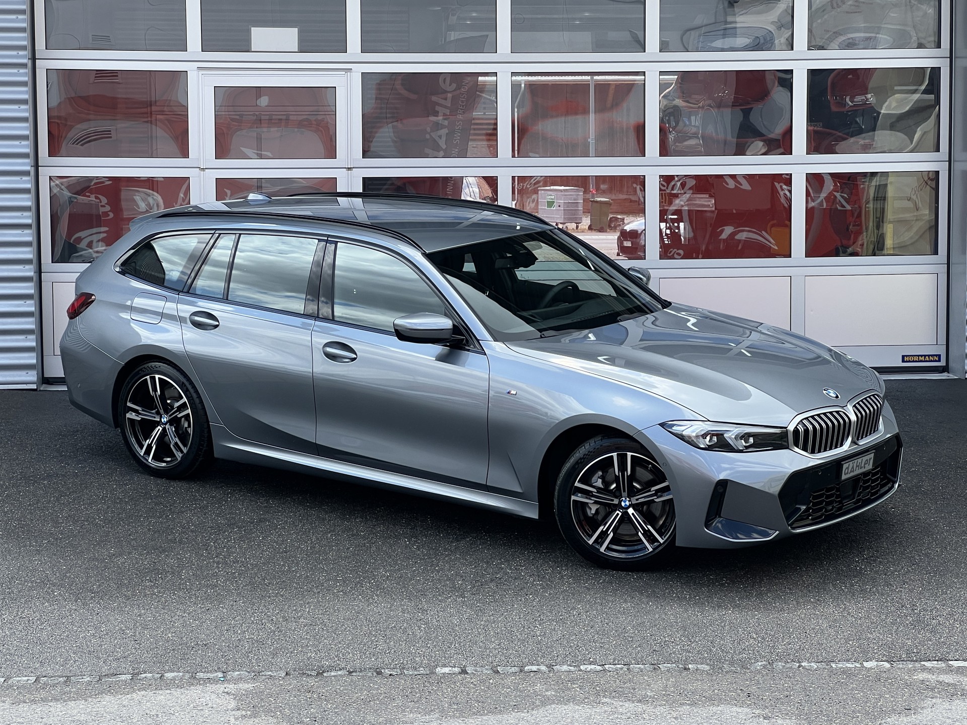 BMW 330i Touring xDrive Steptronic M Sport-image-1