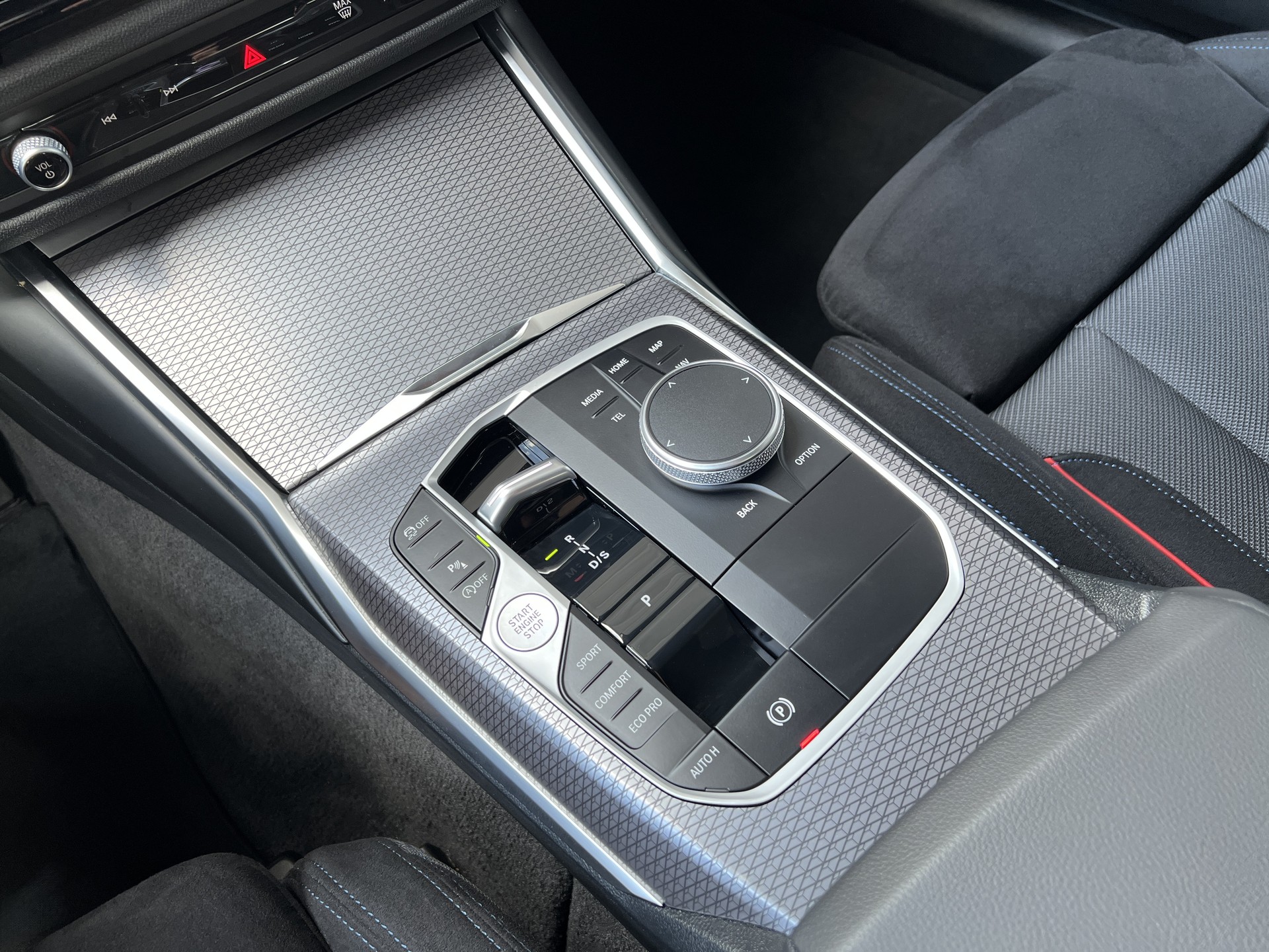 BMW 330i Touring xDrive Steptronic M Sport-image-8