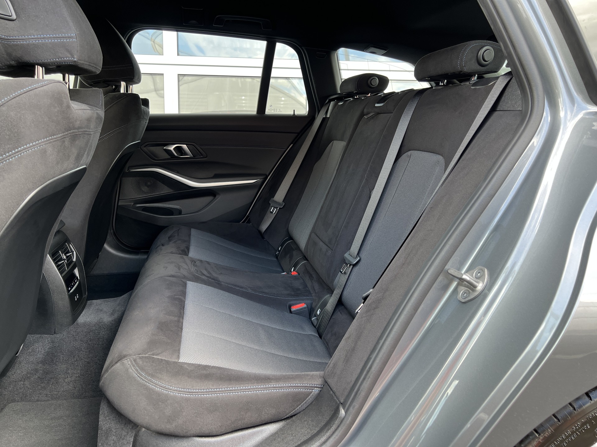 BMW 330i Touring xDrive Steptronic M Sport-image-6