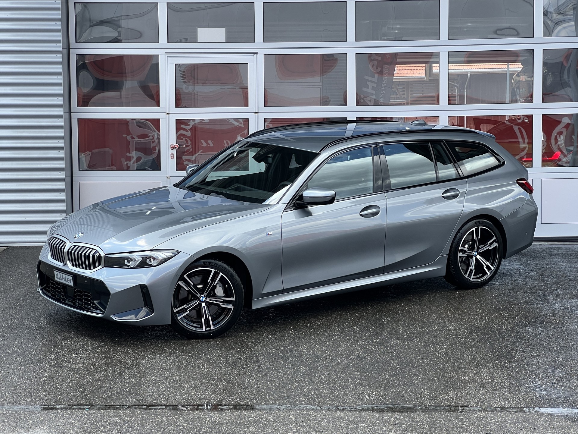 BMW 330i Touring xDrive Steptronic M Sport-image-0
