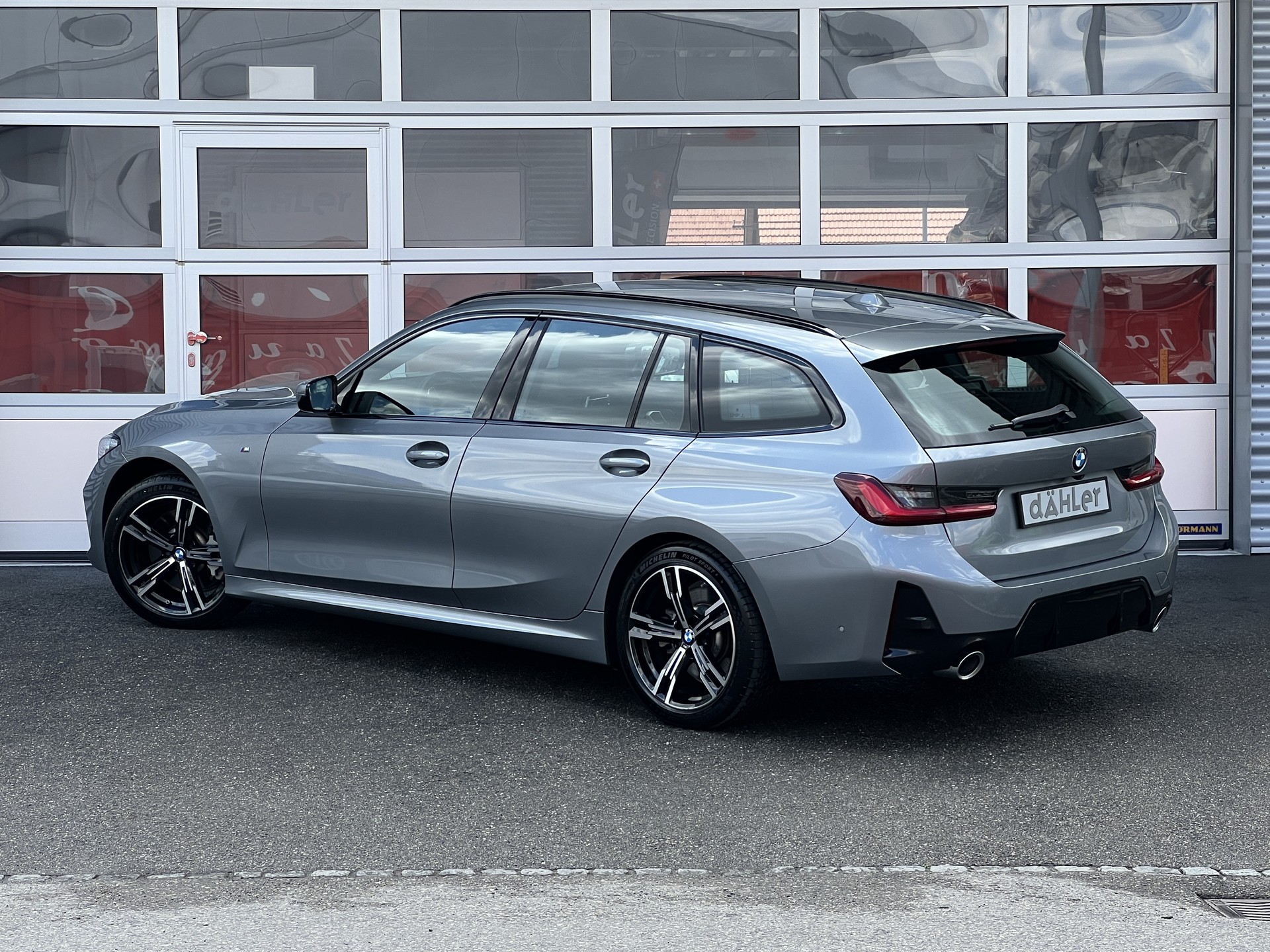 BMW 330i Touring xDrive Steptronic M Sport-image-3