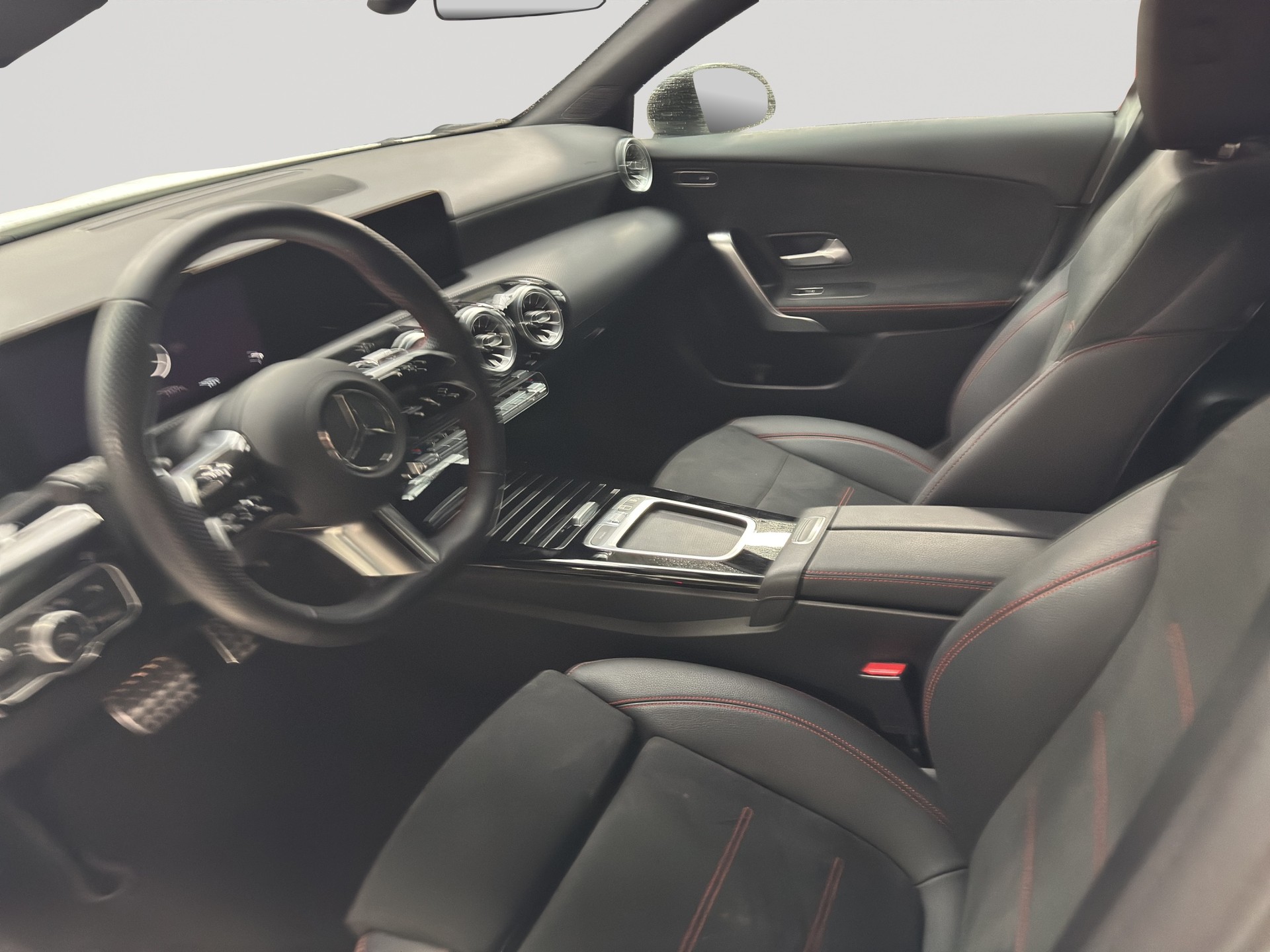 MERCEDES-BENZ A 220 4Matic 8G-DCT AMG Line Night-image-6