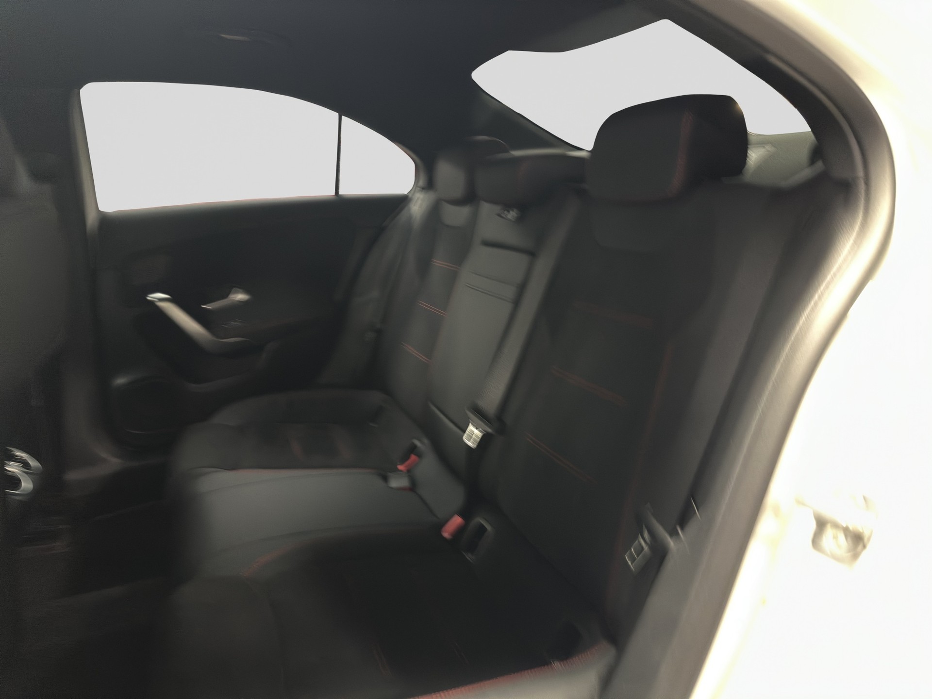 MERCEDES-BENZ A 220 4Matic 8G-DCT AMG Line Night-image-7