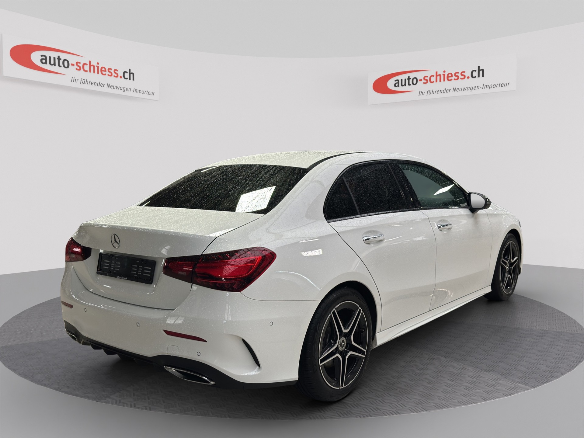 MERCEDES-BENZ A 220 4Matic 8G-DCT AMG Line Night-image-4