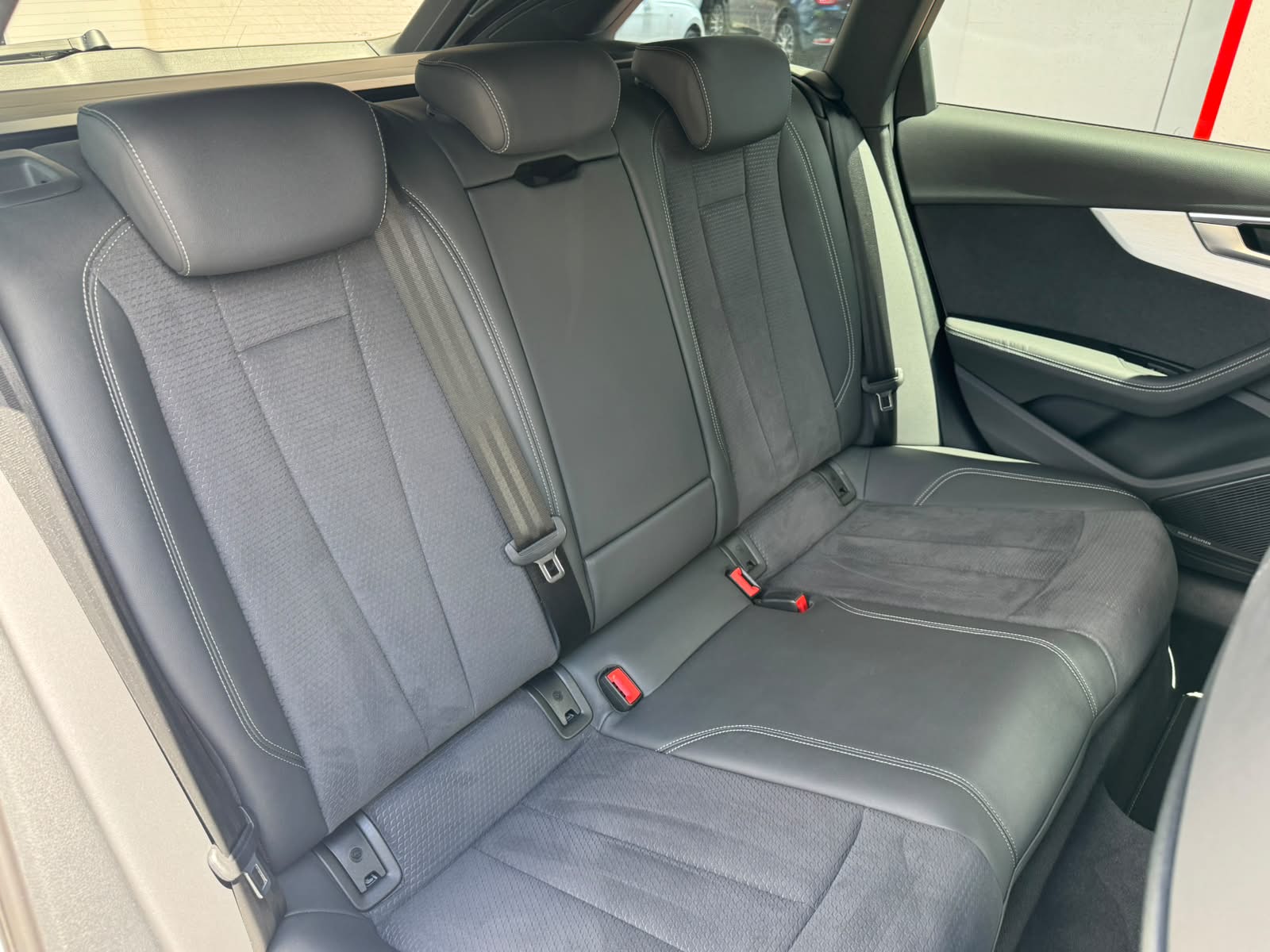 AUDI A4 Avant 40 TDI S line quattro S-tronic-image-26