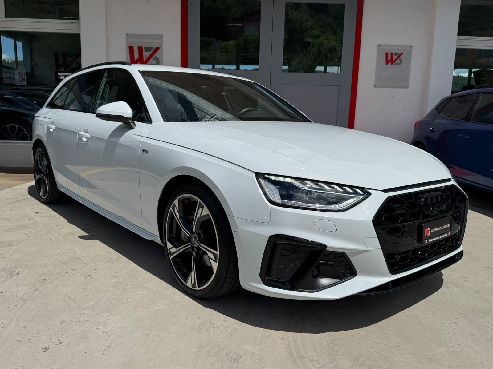 AUDI A4 Avant 40 TDI S line quattro S-tronic-image-1