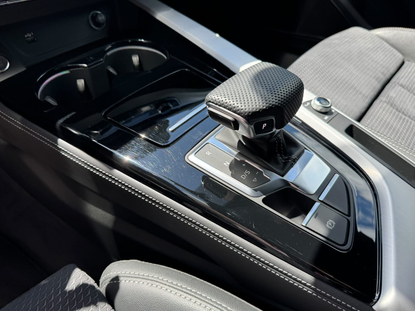 AUDI A4 Avant 40 TDI S line quattro S-tronic-image-23