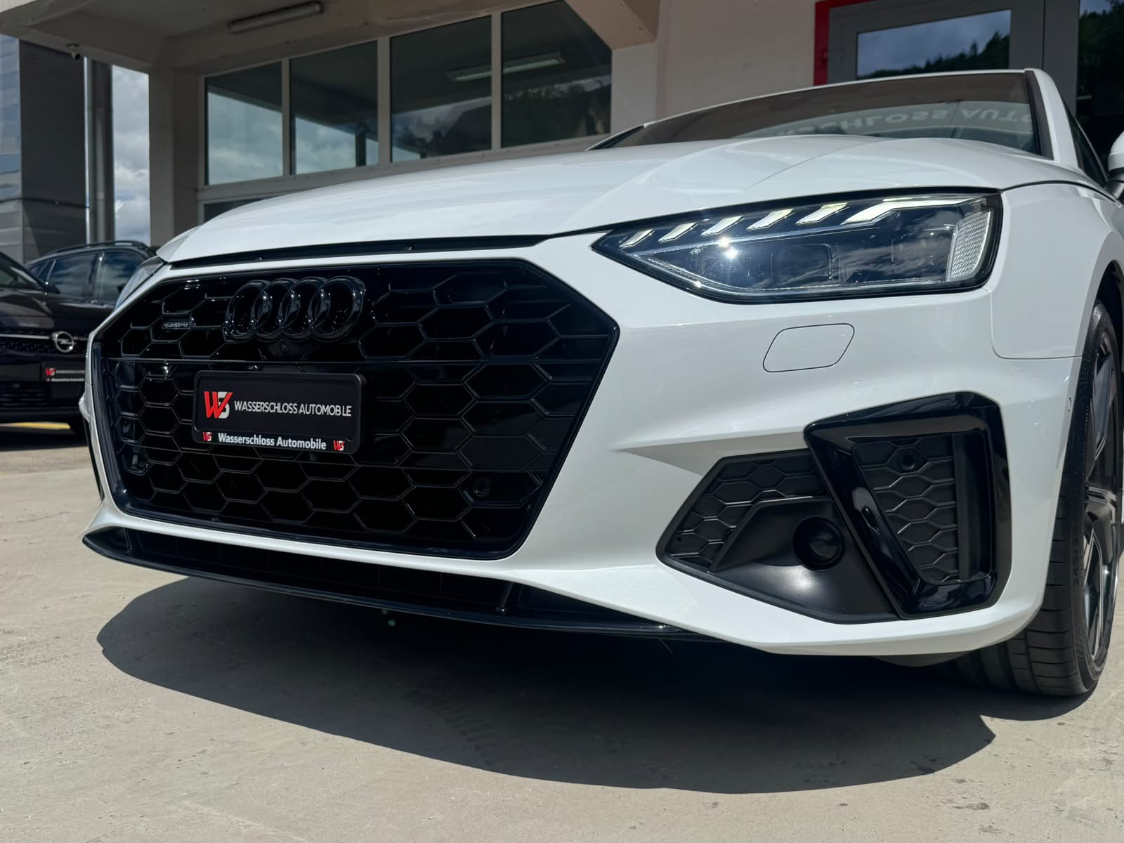 AUDI A4 Avant 40 TDI S line quattro S-tronic-image-2