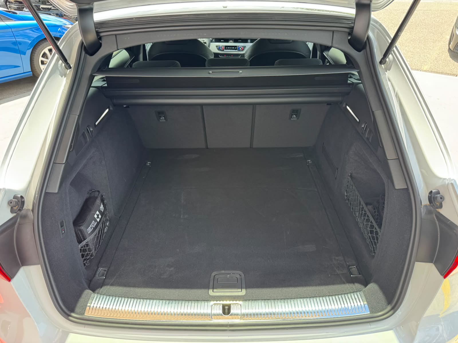 AUDI A4 Avant 40 TDI S line quattro S-tronic-image-28