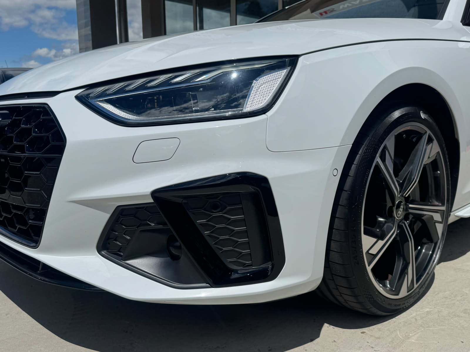 AUDI A4 Avant 40 TDI S line quattro S-tronic-image-4