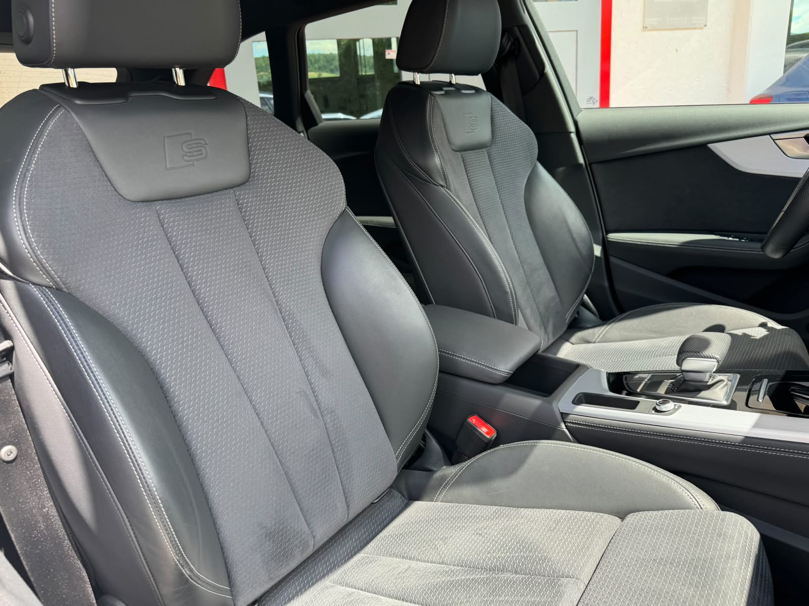 AUDI A4 Avant 40 TDI S line quattro S-tronic-image-21