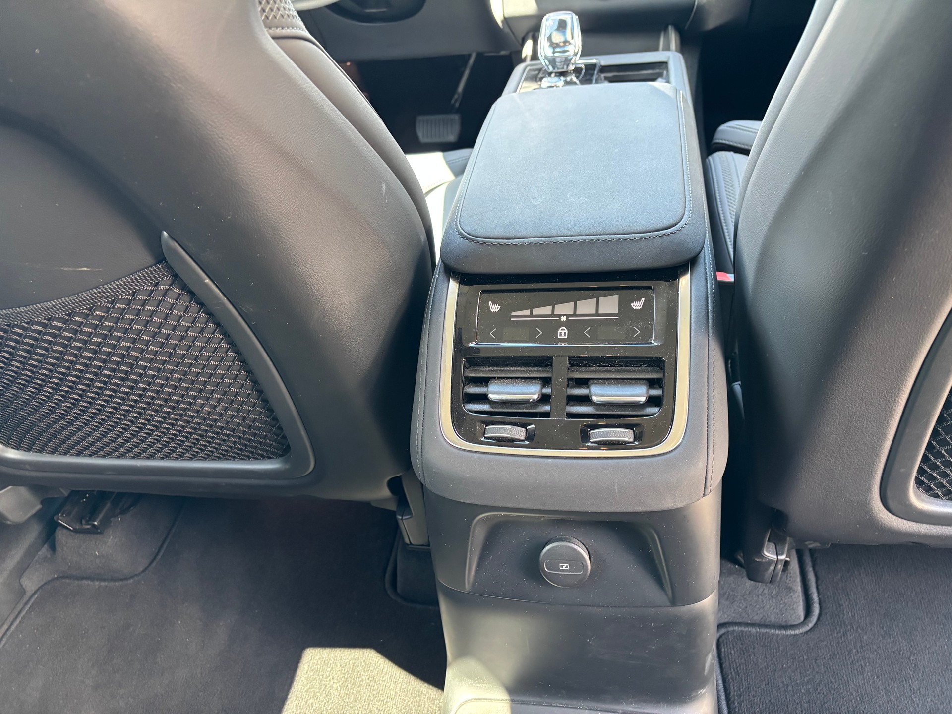 VOLVO XC90 T8 eAWD PluginHybrid Plus Dark Geartronic-image-22