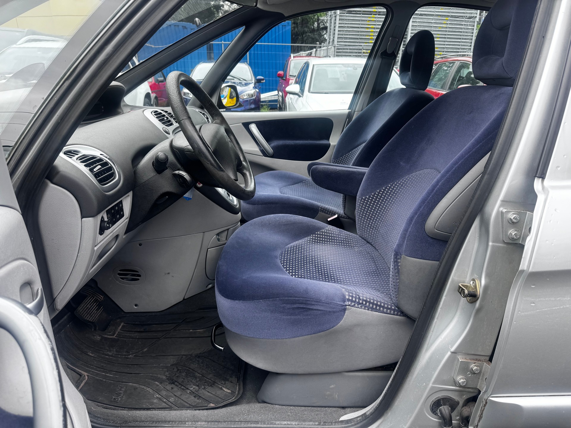 CITROEN Xsara Picasso 2.0i 16V SX Automatic-image-8