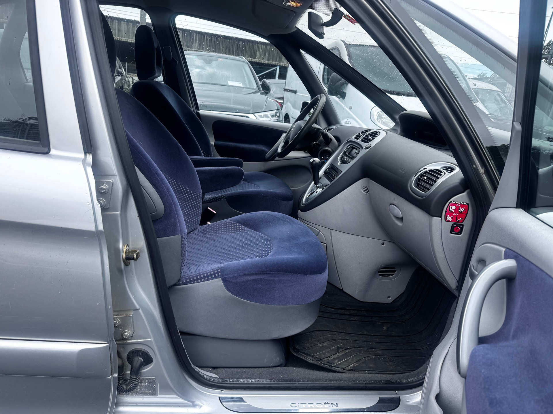 CITROEN Xsara Picasso 2.0i 16V SX Automatic-image-4