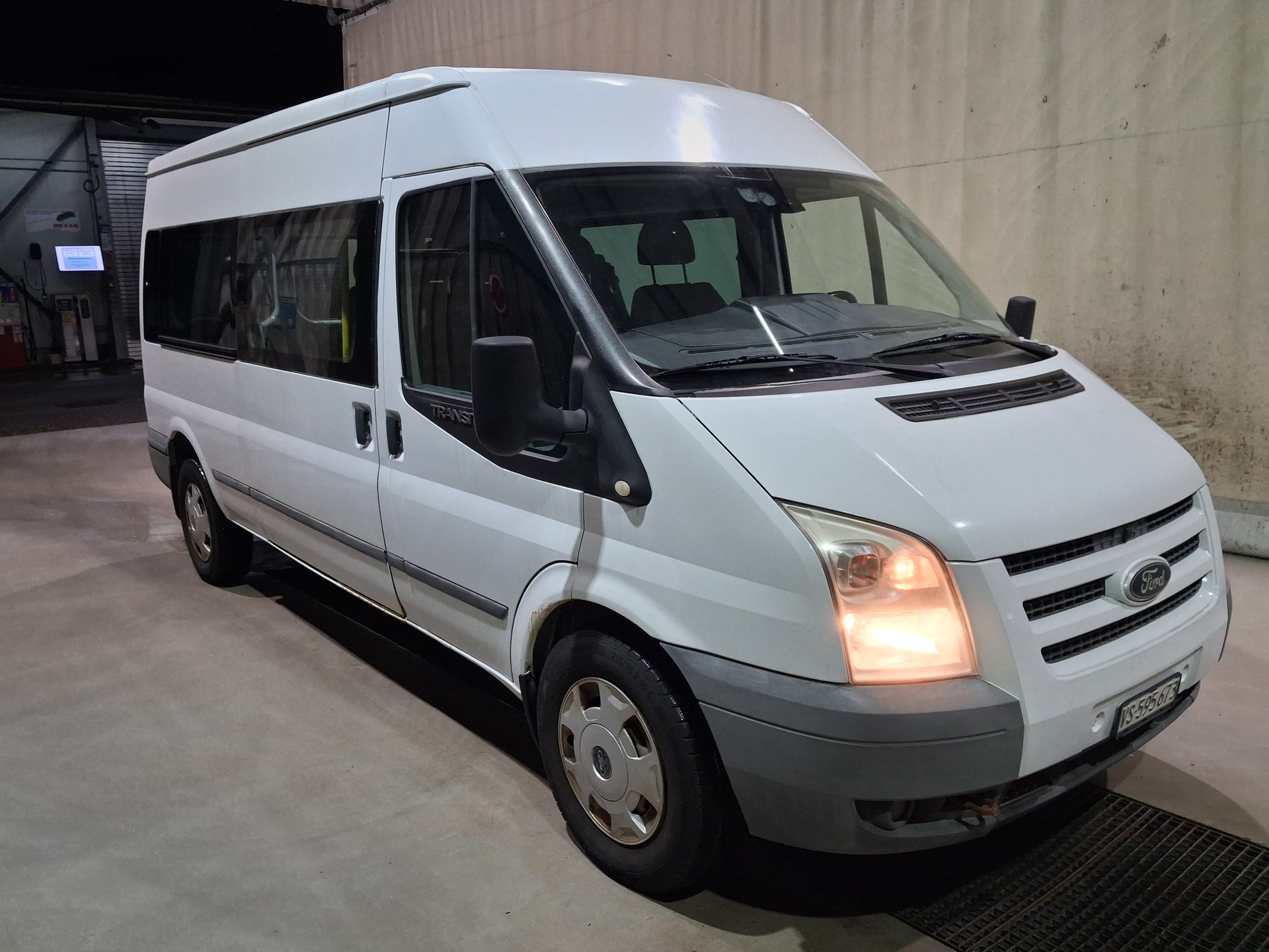 FORD Transit 2.4TDCi Bus M2 350L 4x4 Trend 9Pl.-image-1