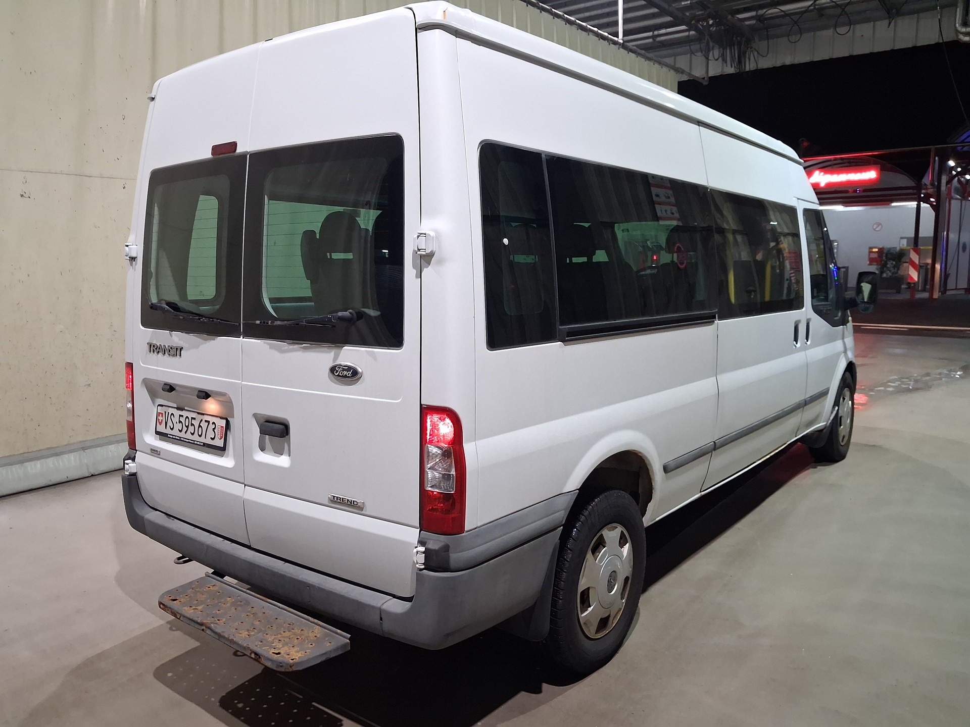 FORD Transit 2.4TDCi Bus M2 350L 4x4 Trend 9Pl.-image-5