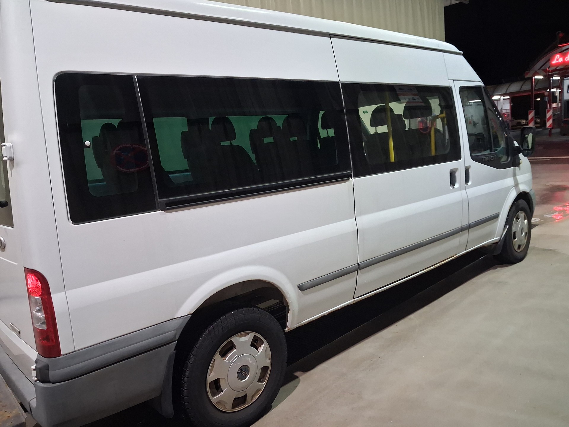 FORD Transit 2.4TDCi Bus M2 350L 4x4 Trend 9Pl.-image-6