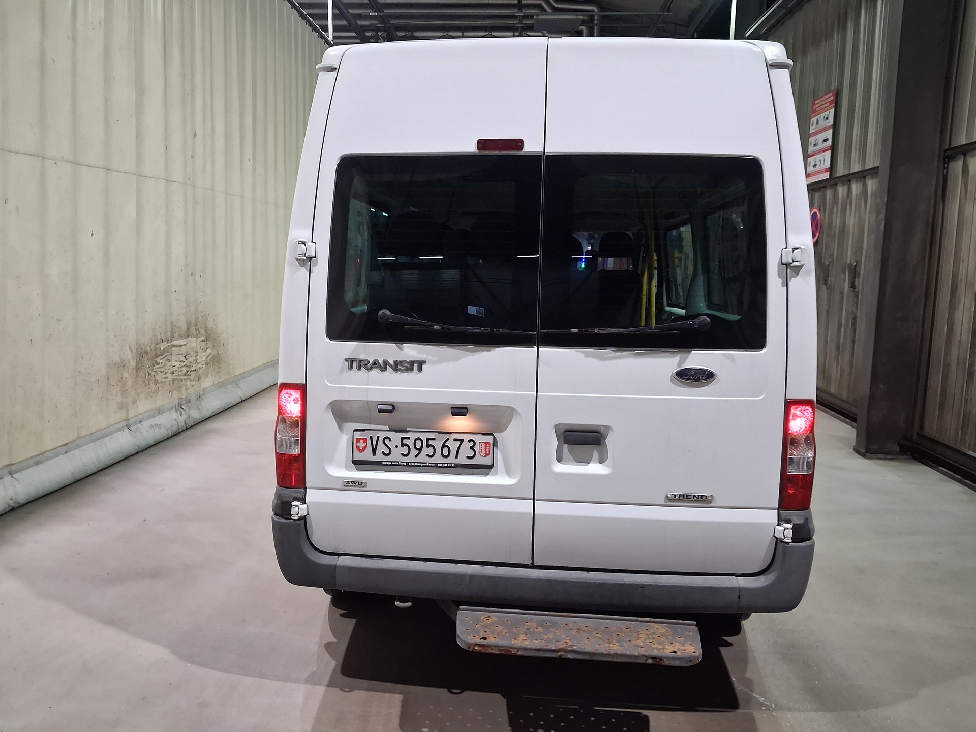 FORD Transit 2.4TDCi Bus M2 350L 4x4 Trend 9Pl.-image-3