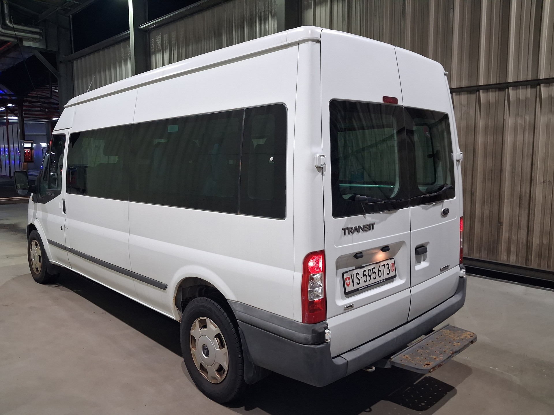 FORD Transit 2.4TDCi Bus M2 350L 4x4 Trend 9Pl.-image-4