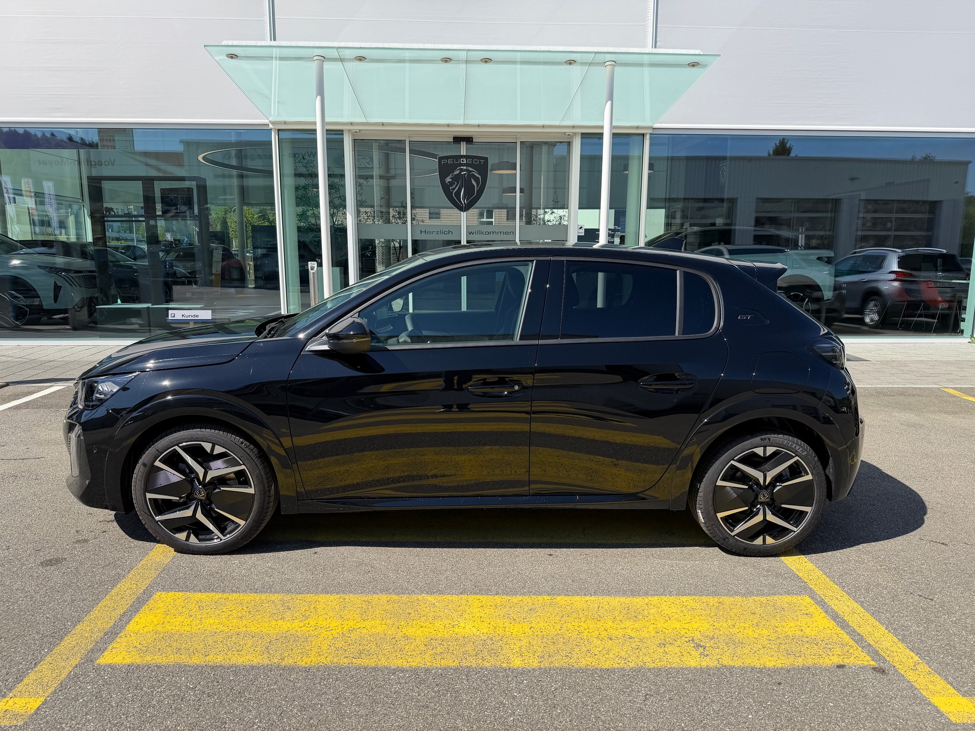PEUGEOT 208 1.2 Hybrid 145 GT-image-0