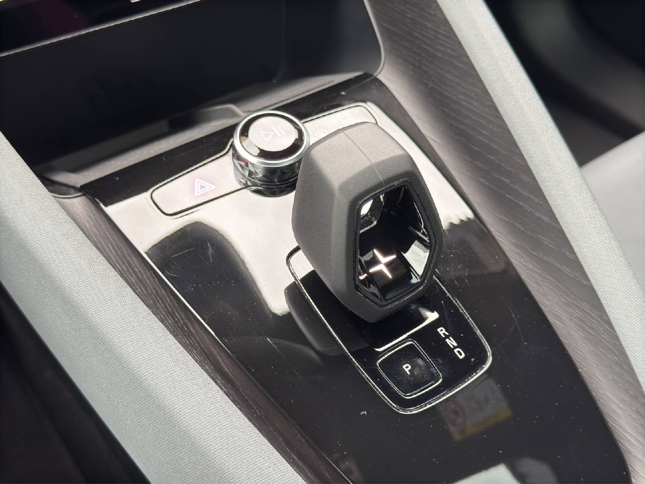 POLESTAR 2 Long Range Dual Motor-image-7