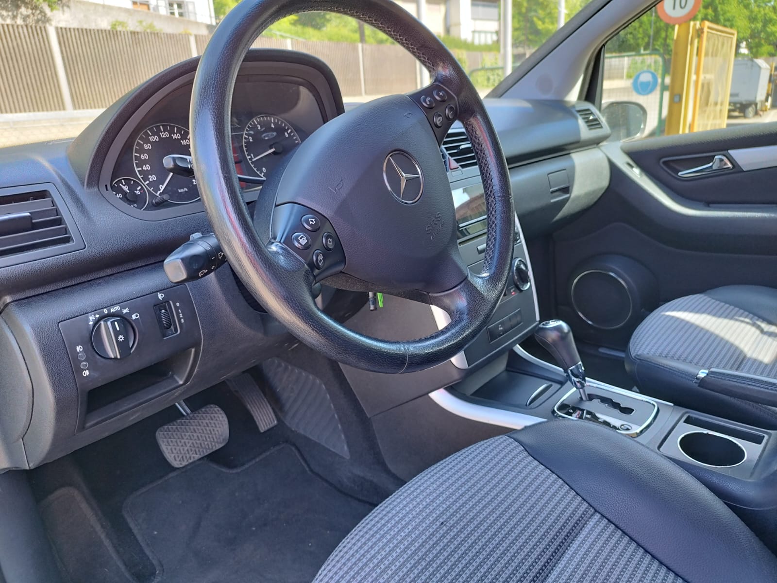 MERCEDES-BENZ A 170 Avantgarde-image-8
