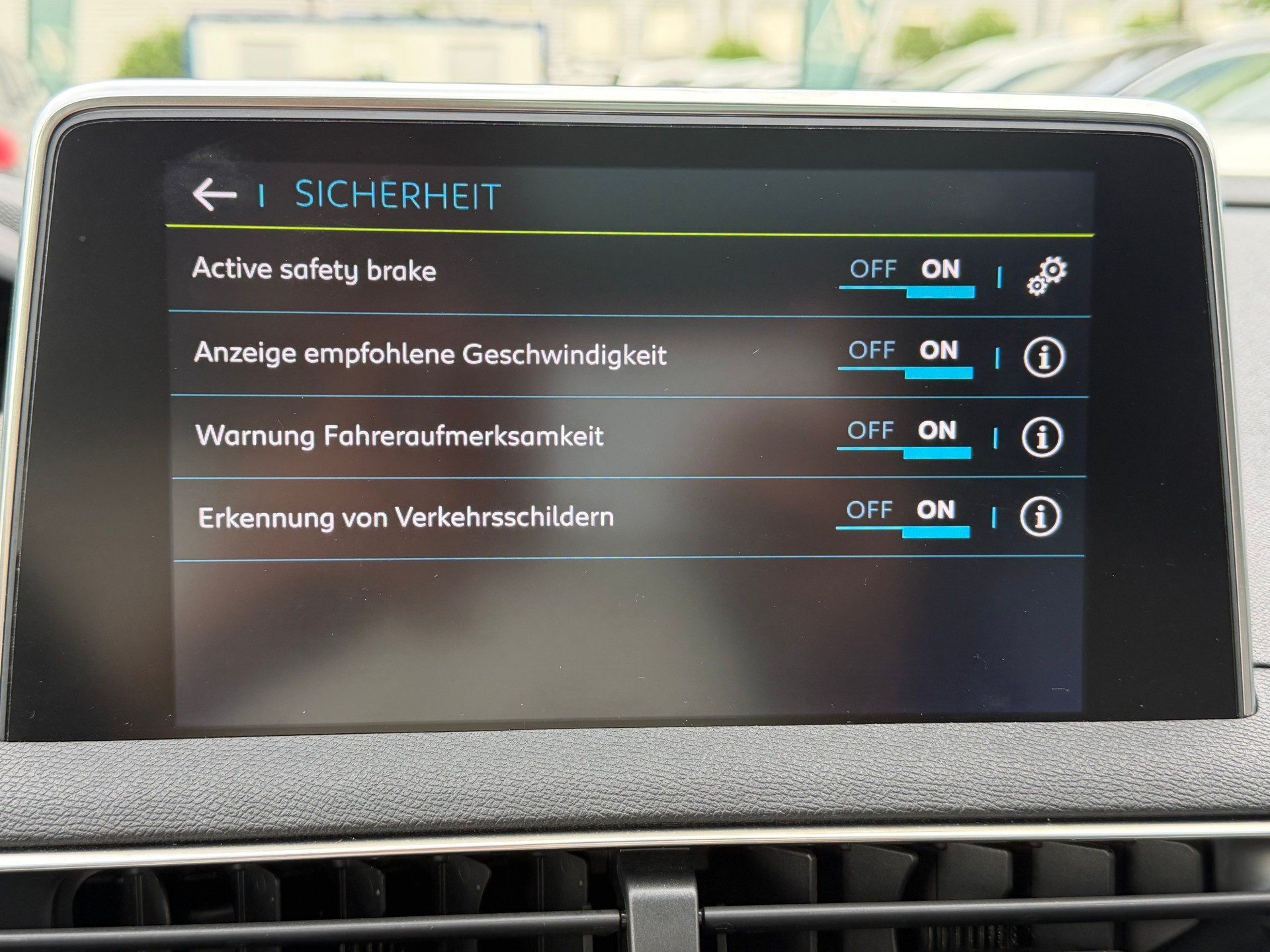 PEUGEOT 3008 300e Hybrid4 GT EAT8-image-18