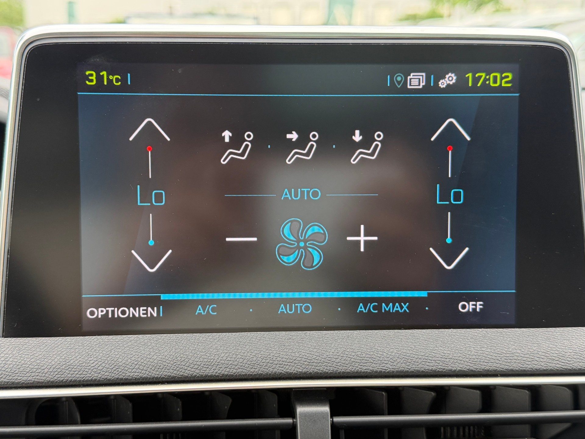 PEUGEOT 3008 300e Hybrid4 GT EAT8-image-14