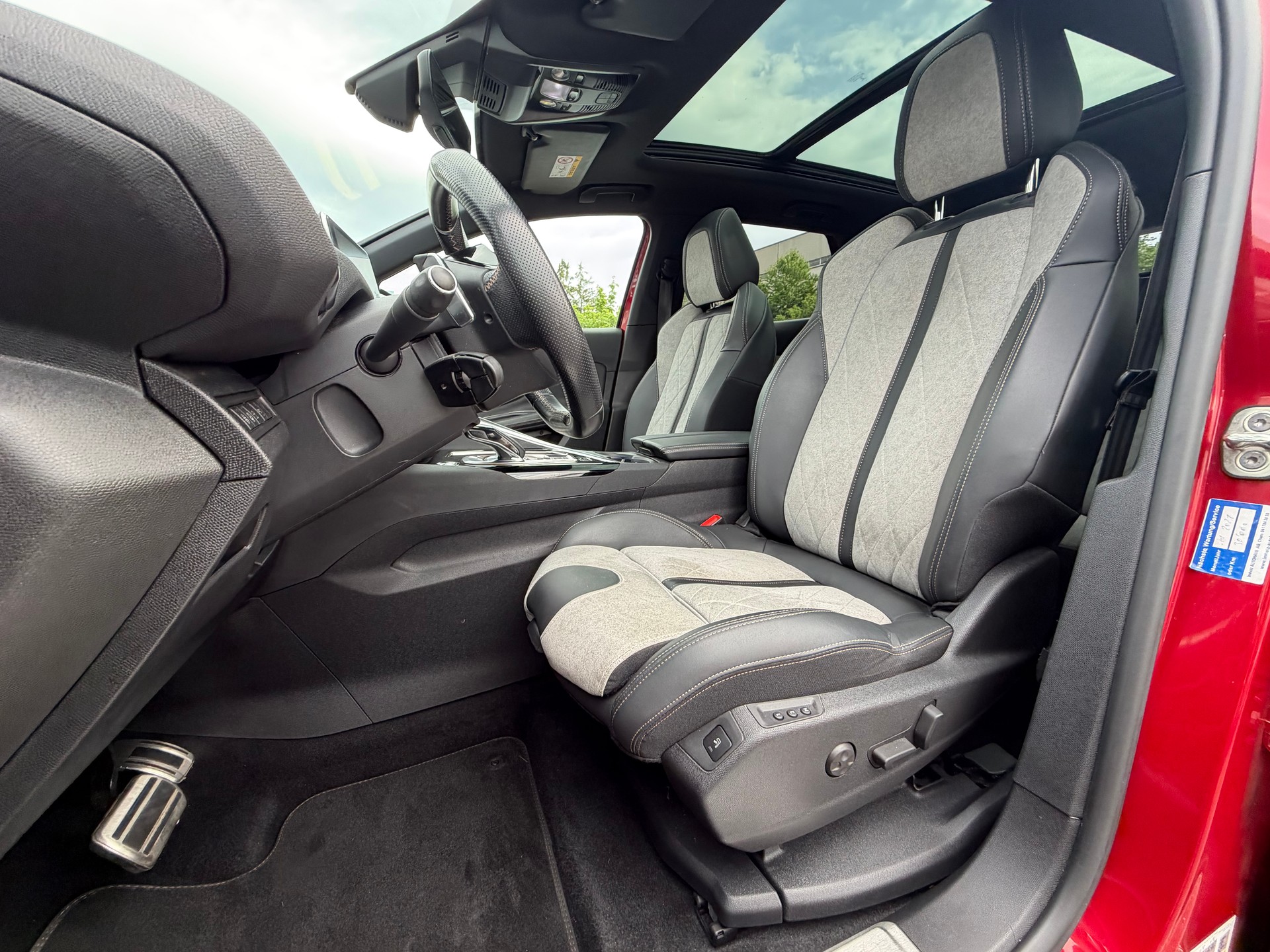 PEUGEOT 3008 300e Hybrid4 GT EAT8-image-8