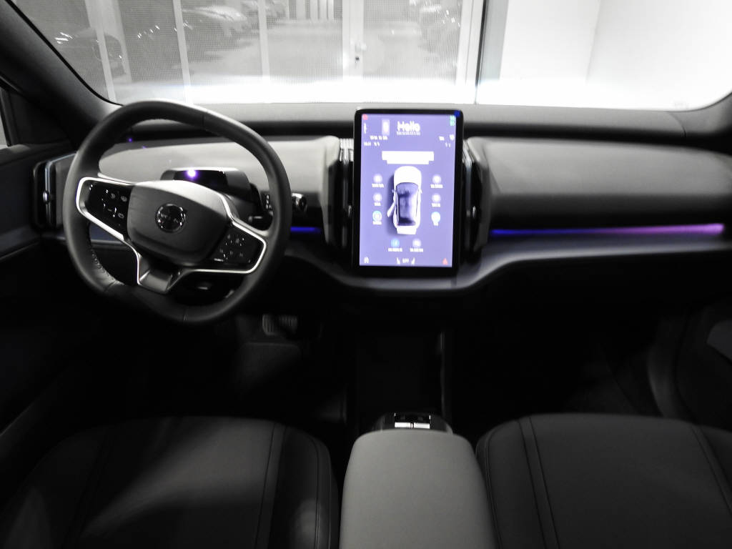 VOLVO EX 30 E60 Plus Swiss Black Edition-image-7