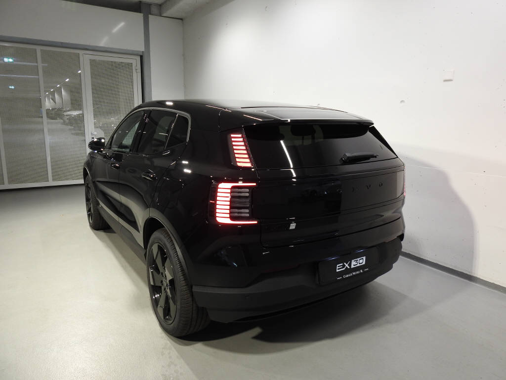 VOLVO EX 30 E60 Plus Swiss Black Edition-image-3
