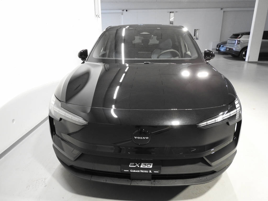 VOLVO EX 30 E60 Plus Swiss Black Edition-image-1