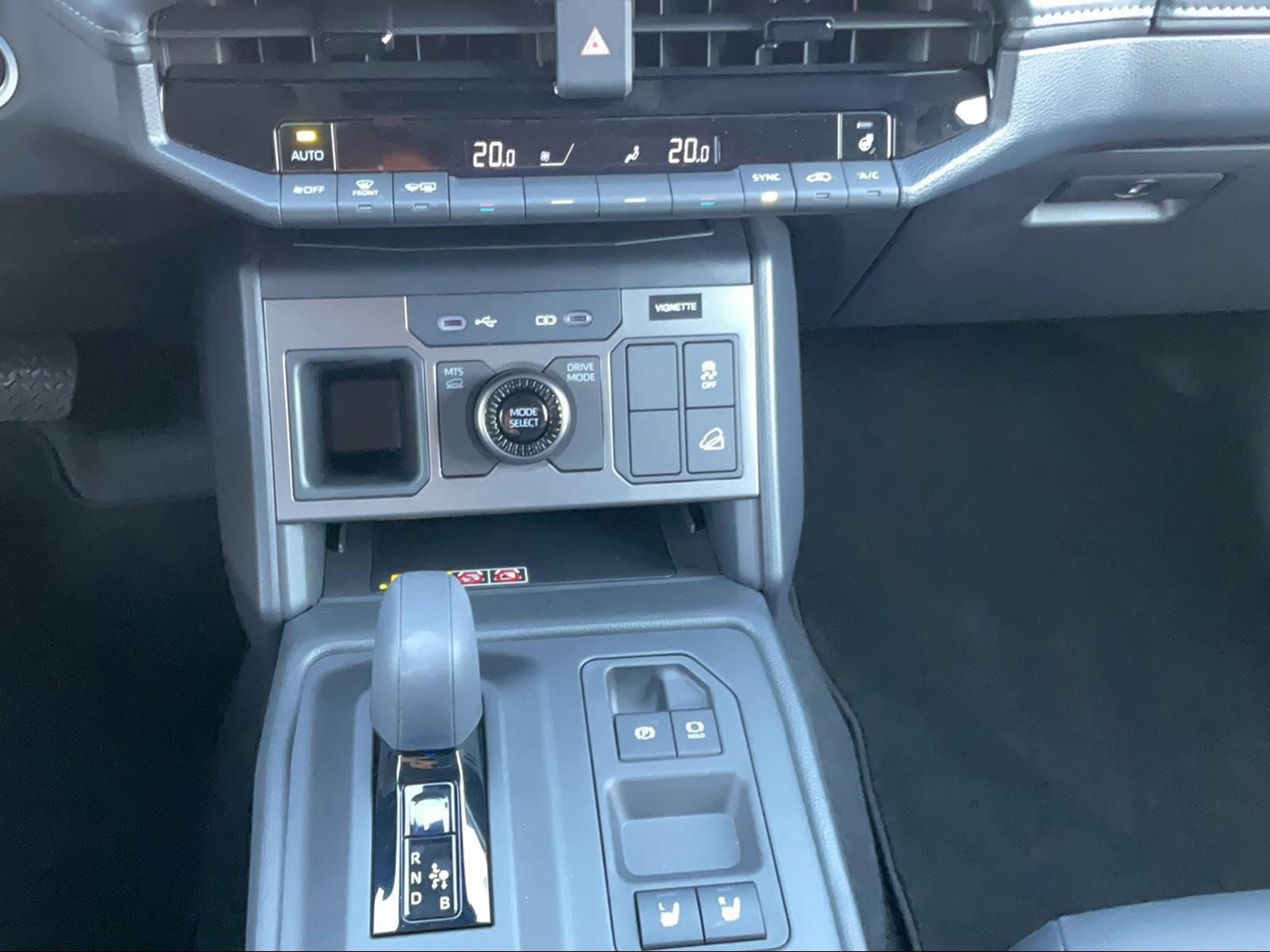 TOYOTA Hilux Double Cab.-Pick-up 59KWh Style-image-4