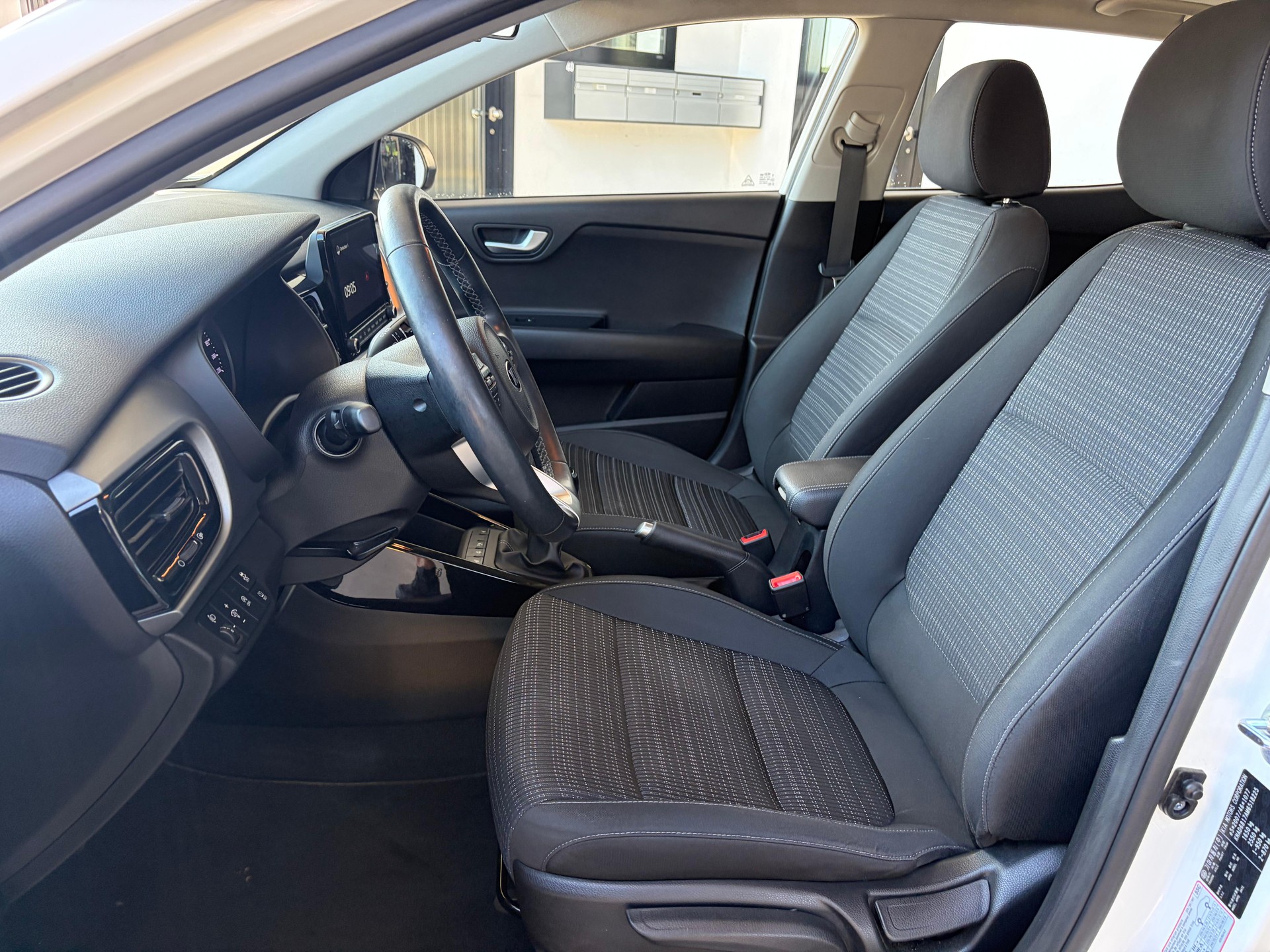 KIA Stonic 1.0 T Power Edition-image-4
