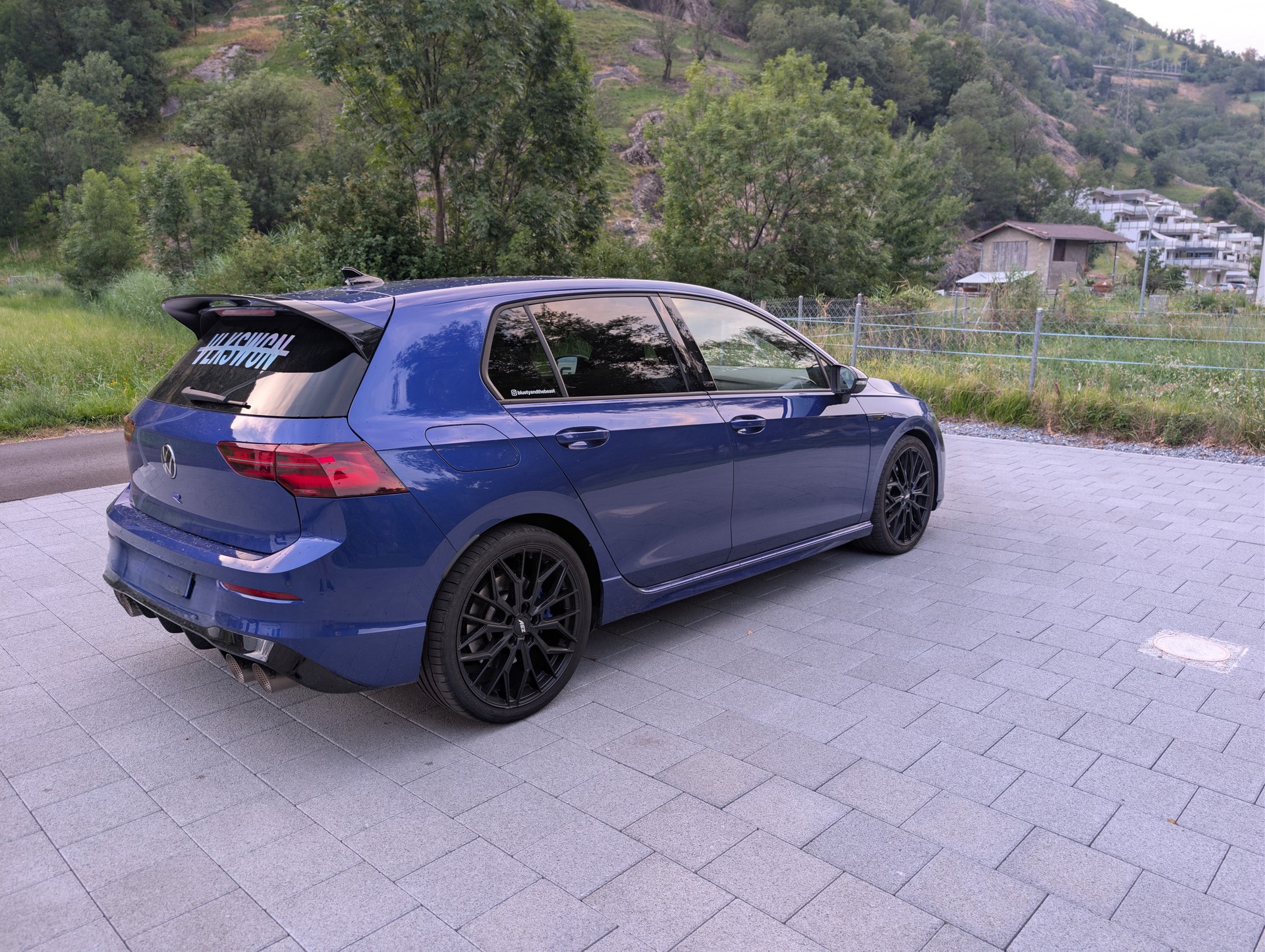 VW 2.0 TSI R 20 Years DSG 4motion-image-2