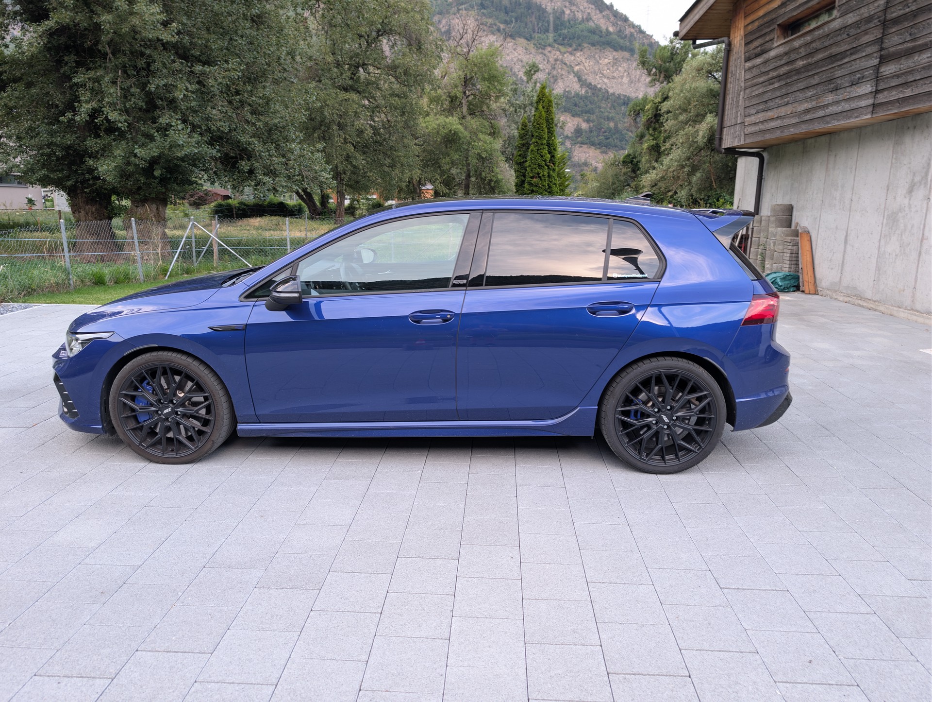 VW 2.0 TSI R 20 Years DSG 4motion-image-3