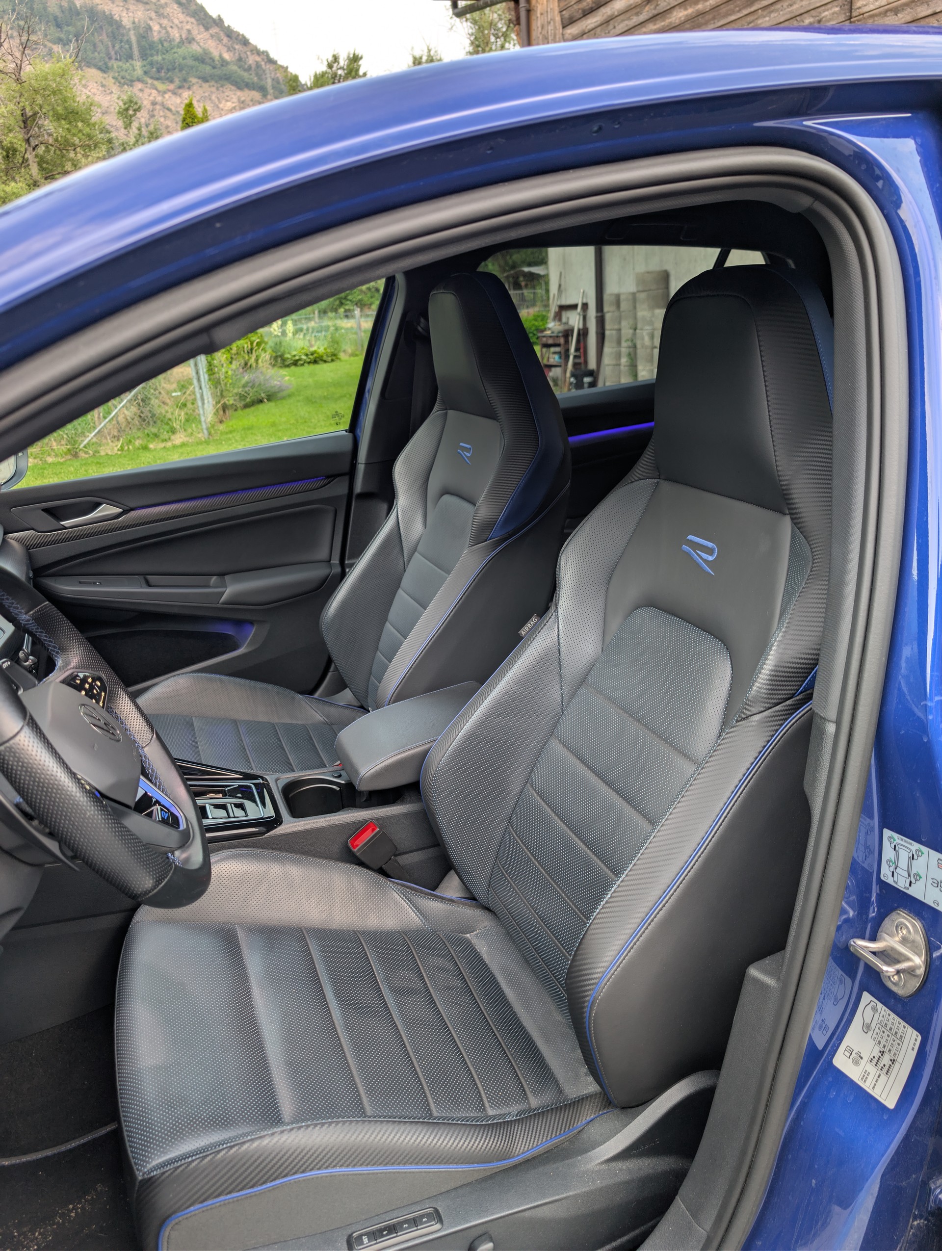 VW 2.0 TSI R 20 Years DSG 4motion-image-4
