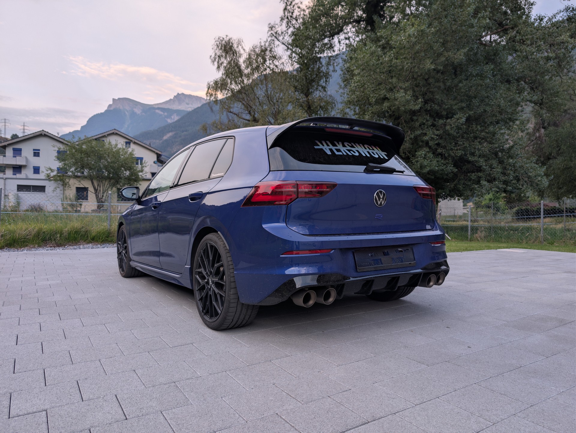 VW 2.0 TSI R 20 Years DSG 4motion-image-1