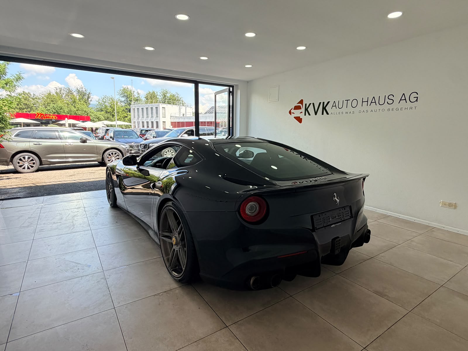FERRARI F12 Berlinetta-image-5