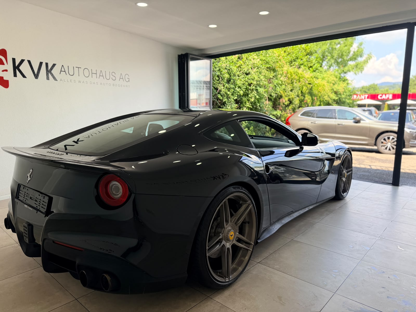 FERRARI F12 Berlinetta-image-9