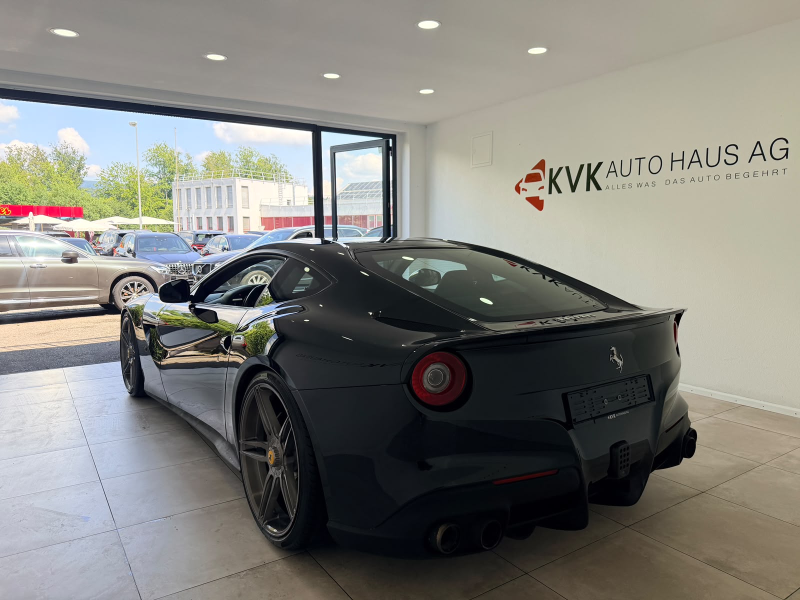 FERRARI F12 Berlinetta-image-8