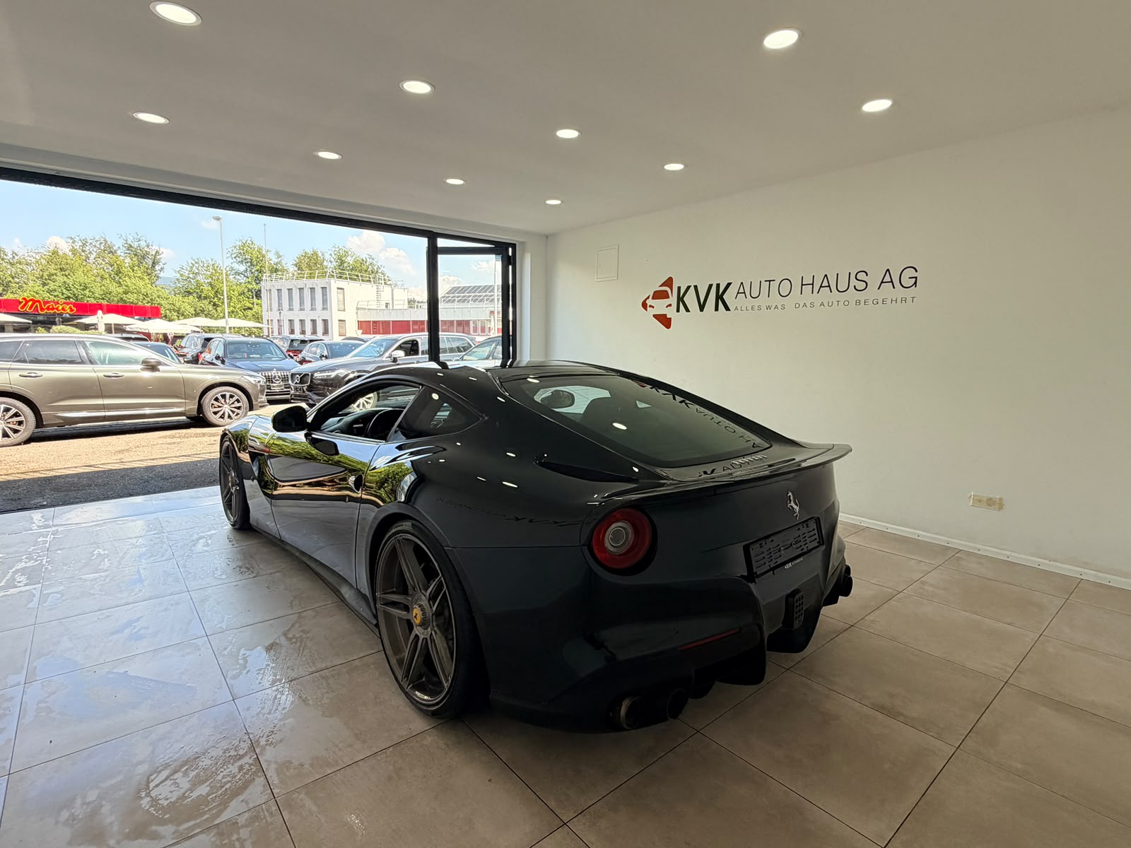 FERRARI F12 Berlinetta-image-10