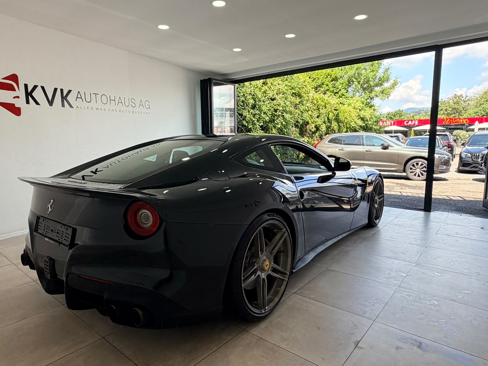 FERRARI F12 Berlinetta-image-7