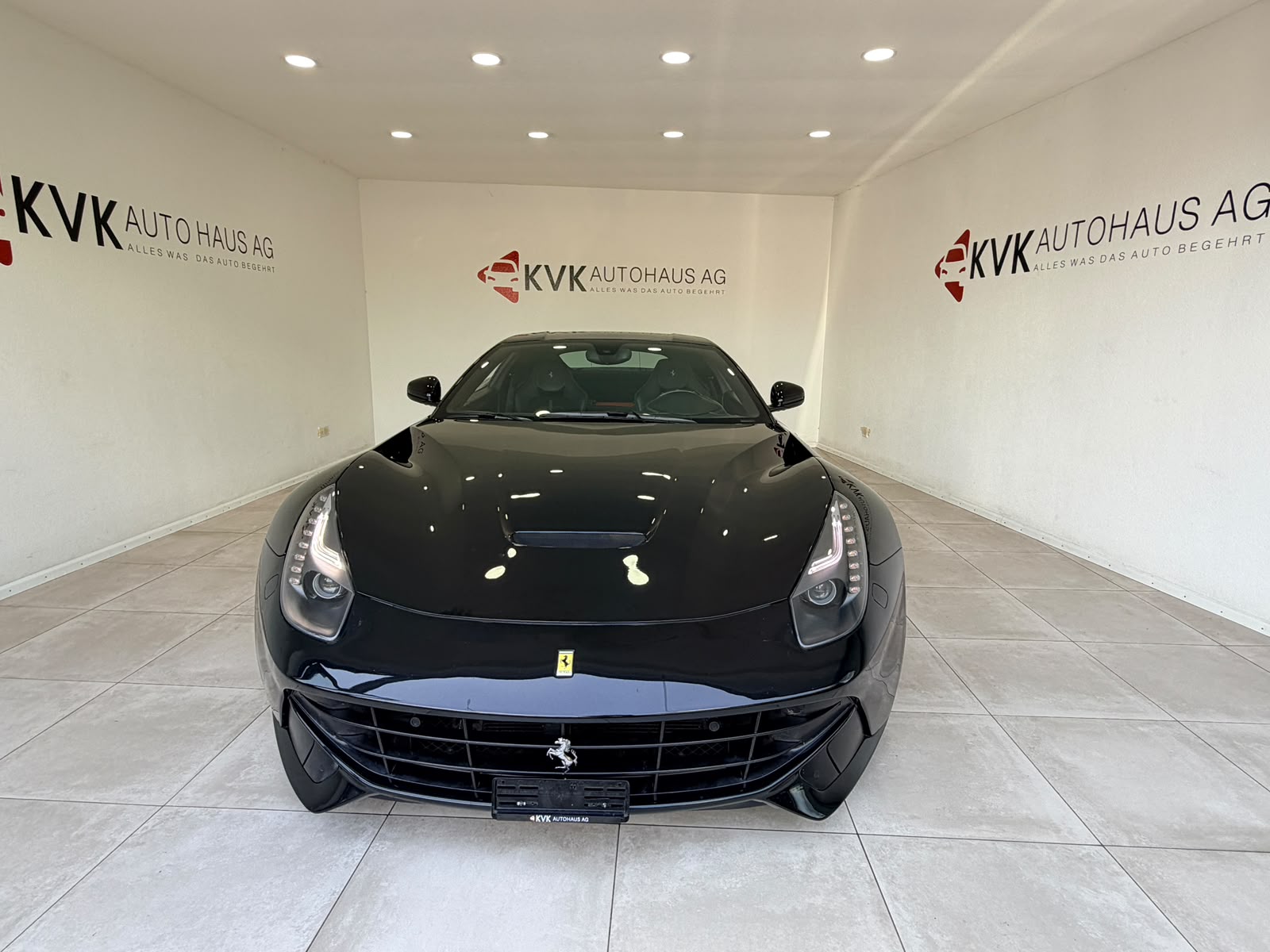 FERRARI F12 Berlinetta-image-4