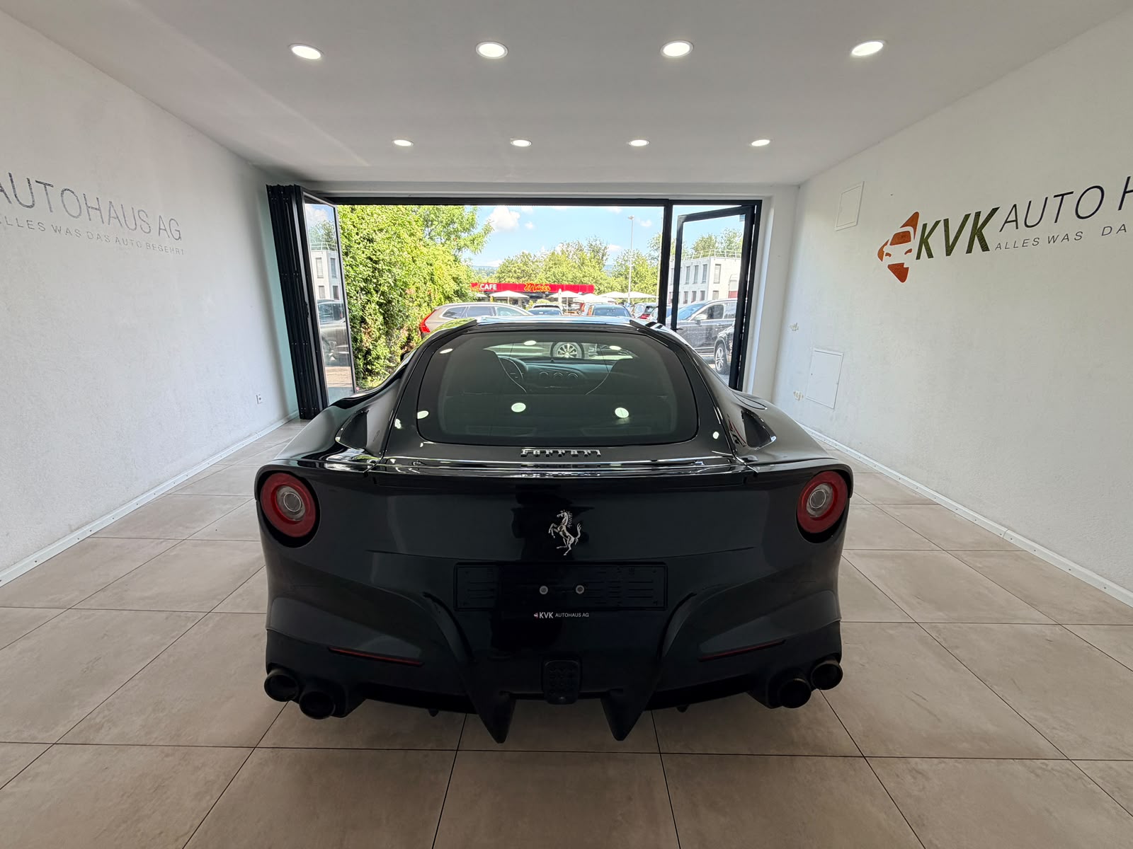 FERRARI F12 Berlinetta-image-11