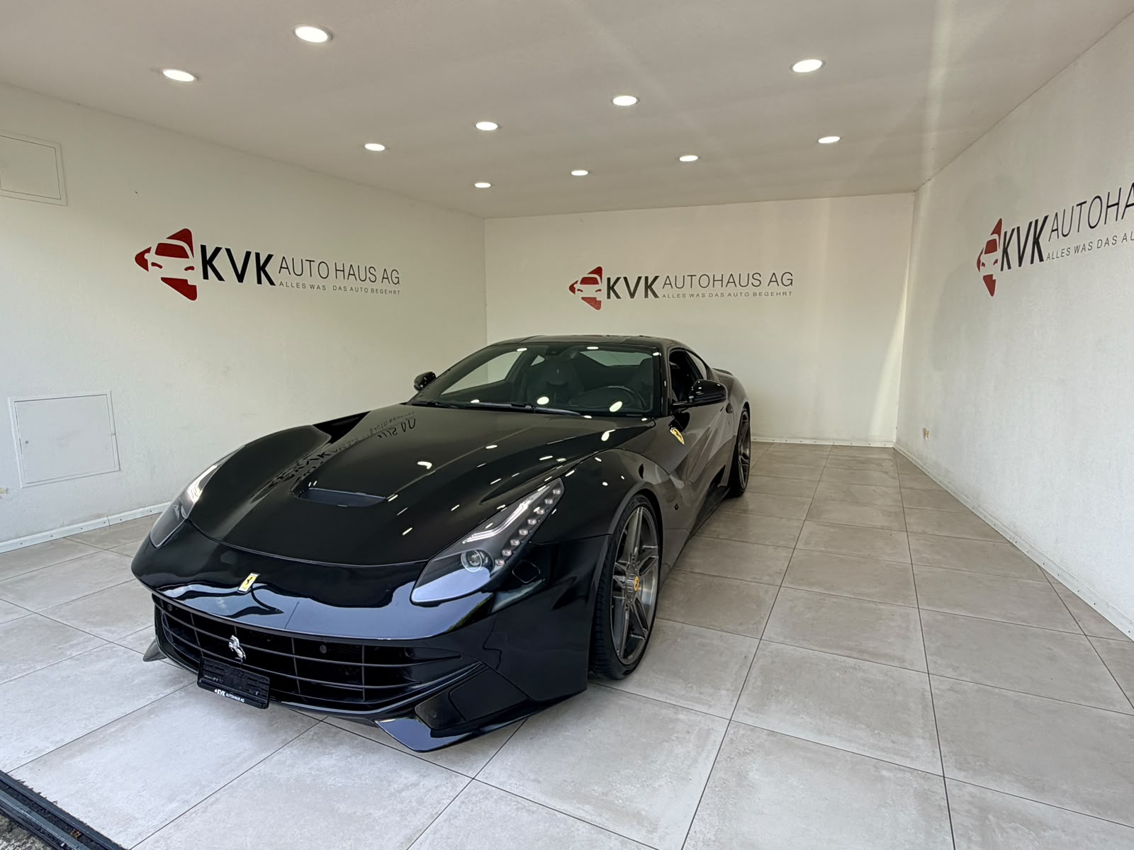 FERRARI F12 Berlinetta-image-1