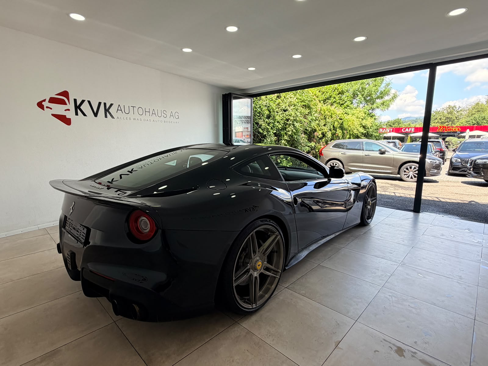 FERRARI F12 Berlinetta-image-6