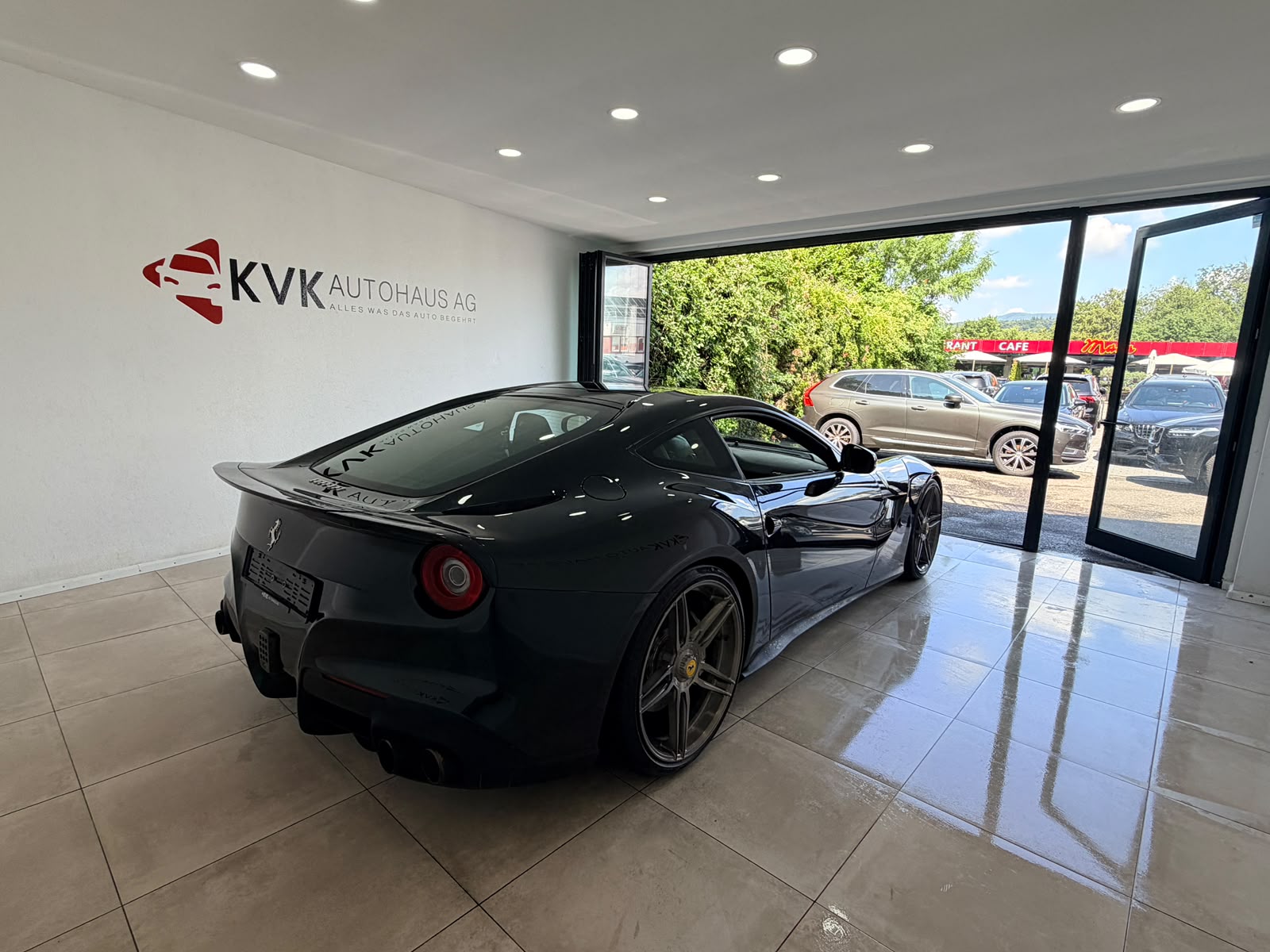 FERRARI F12 Berlinetta-image-12