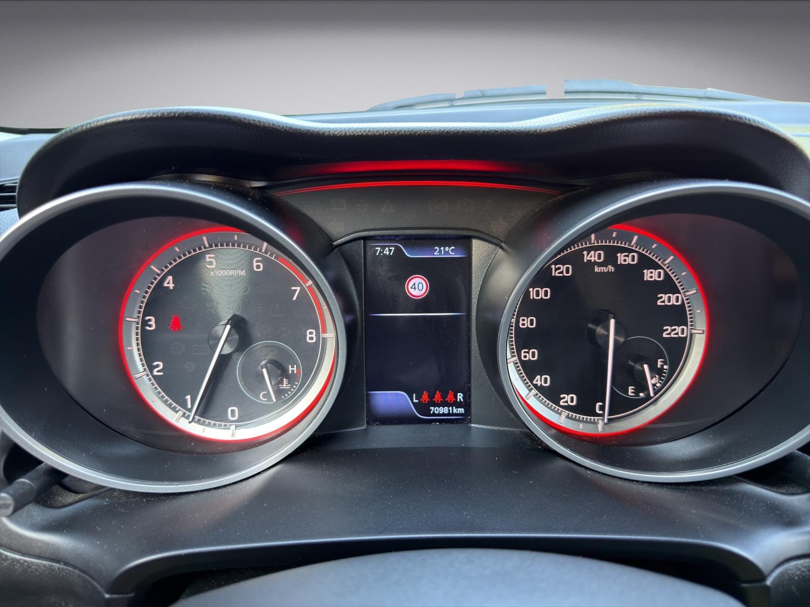 SUZUKI Swift 1.2 Compact+ Hybrid 4x4-image-10